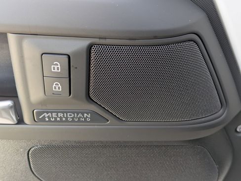 New 2026 Land Rover Defender 110 X-Dynamic SE image 23