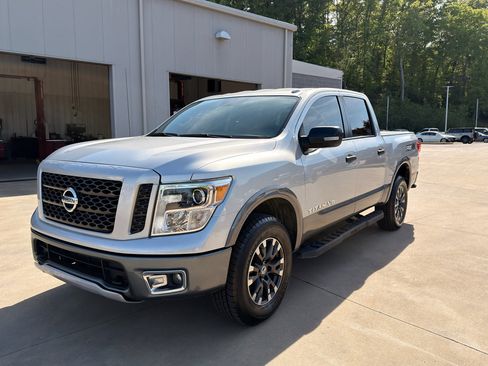Used 2019 Nissan Titan PRO-4X image 7