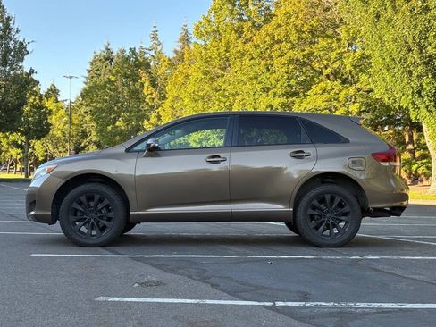 Used 2013 Toyota Venza LE FWD image 2