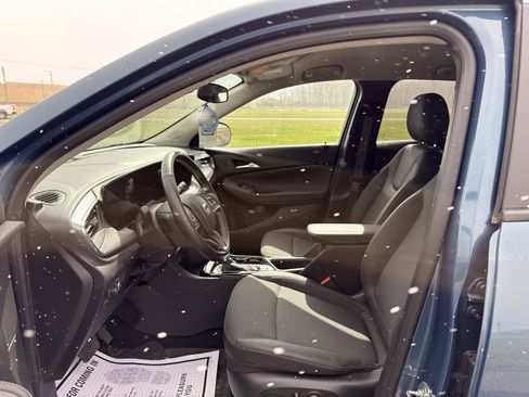 Used 2024 Buick Encore GX Preferred w/ Comfort Package image 2