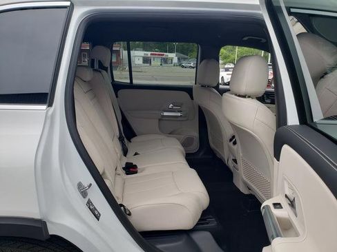 New 2025 Mercedes-Benz GLB 250 4MATIC image 14