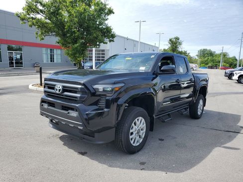 Certified 2025 Toyota Tacoma SR5 AWD/4WD image 2