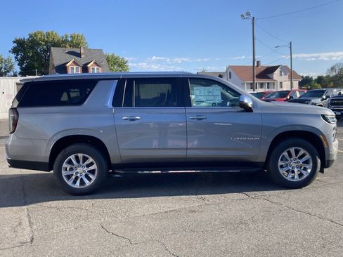 New 2025 Chevrolet Suburban Premier image 8