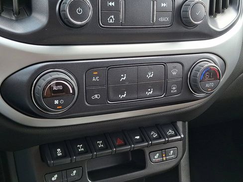 Used 2022 Chevrolet Colorado ZR2 AWD/4WD image 17