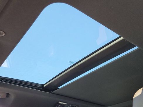 Used 2024 Ford Explorer King Ranch w/ Technology Package image 20