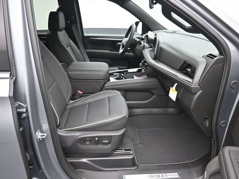 New 2026 Chevrolet Suburban Premier w/ Sun And Tow Package AWD/4WD image 9