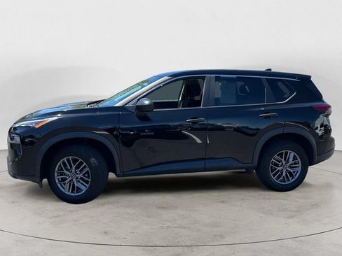 Used 2024 Nissan Rogue S AWD/4WD image 2