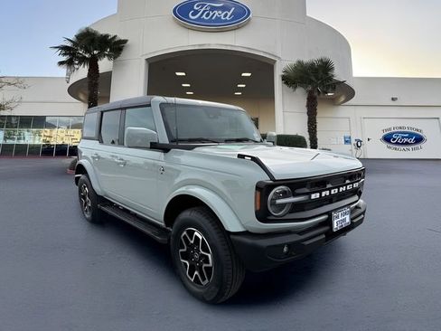 Certified 2023 Ford Bronco Outer Banks image 4