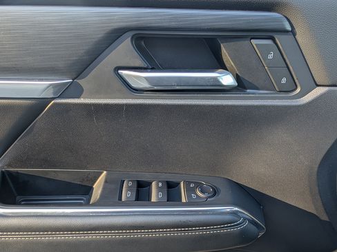 Used 2025 GMC Acadia Elevation image 15