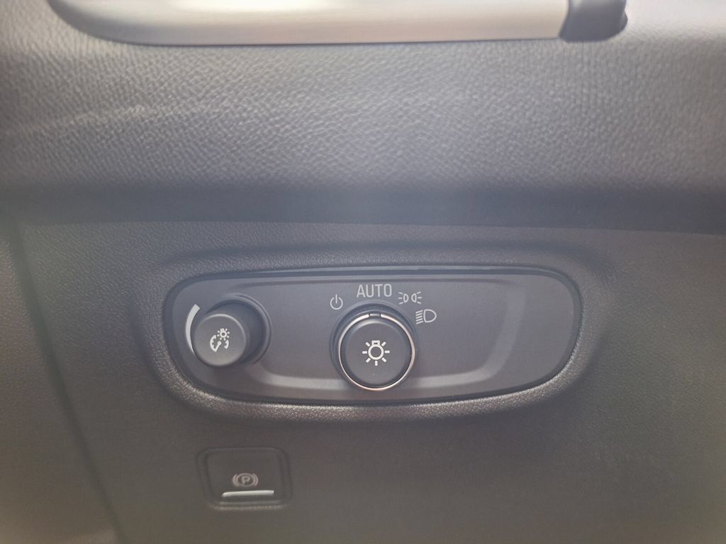 Used 2022 GMC Terrain SLE FWD image 15