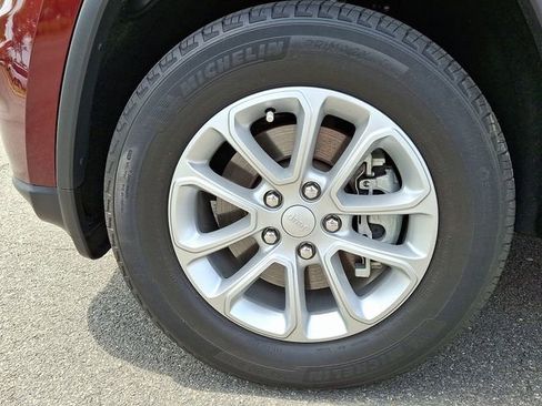 Used 2021 Jeep Grand Cherokee Laredo X AWD/4WD image 8