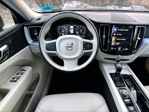 Used 2020 Volvo XC60 T6 Momentum image 6