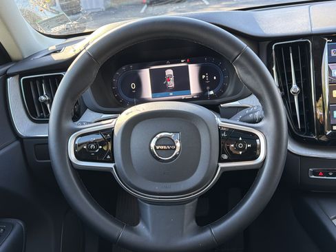 Certified 2025 Volvo XC60 B5 Plus image 18