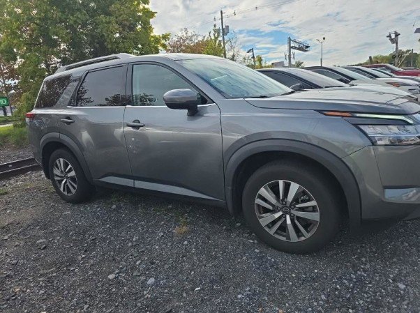 Used 2024 Nissan Pathfinder SL AWD/4WD image 8