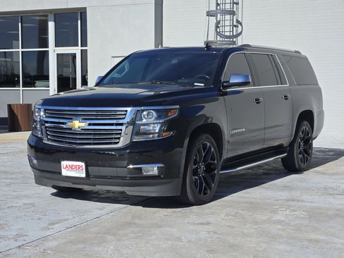 Used 2019 Chevrolet Suburban Premier image 3