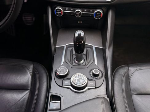 Used 2017 Alfa Romeo Giulia w/ Sport Appearance Package RWD image 25