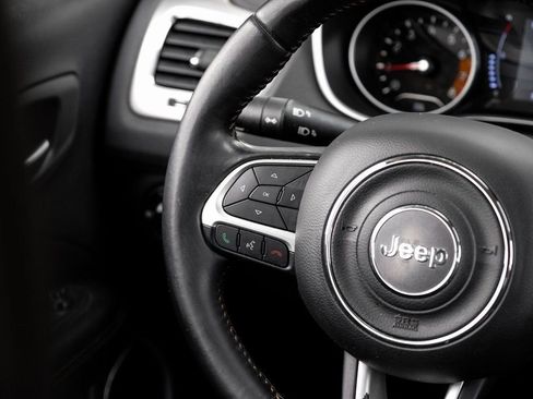 Used 2018 Jeep Compass Latitude image 26