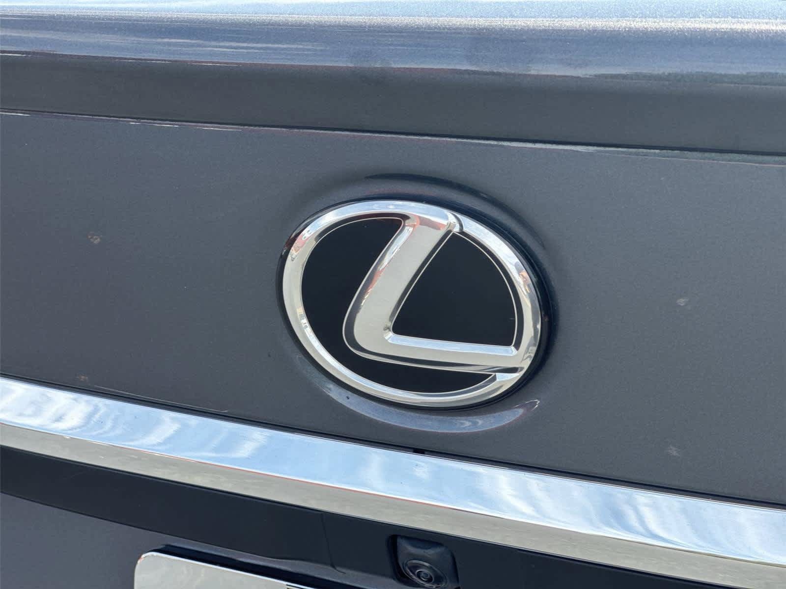 Used 2025 Lexus ES 300h w/ Accessory Package (Z1) FWD image 8
