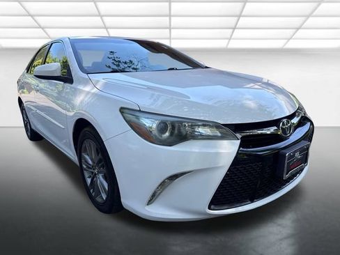 Used 2016 Toyota Camry SE w/ Moonroof Package FWD image 8