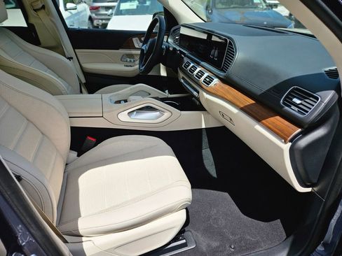 Certified 2025 Mercedes-Benz GLS 450 4MATIC image 11