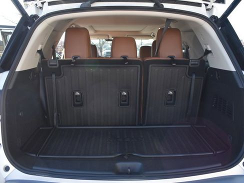 Used 2024 Nissan Pathfinder Platinum w/ Cargo Package image 17