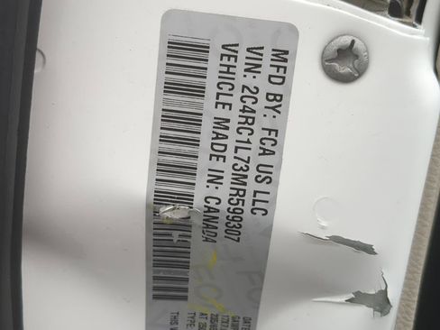 Used 2021 Chrysler Pacifica Touring-L FWD image 42