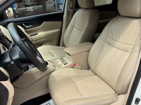 Used 2018 Nissan Rogue SV w/ Premium Package FWD image 10