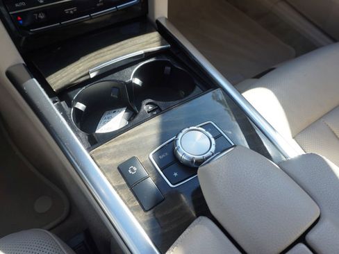 Used 2014 Mercedes-Benz E 550 4MATIC Sedan image 45