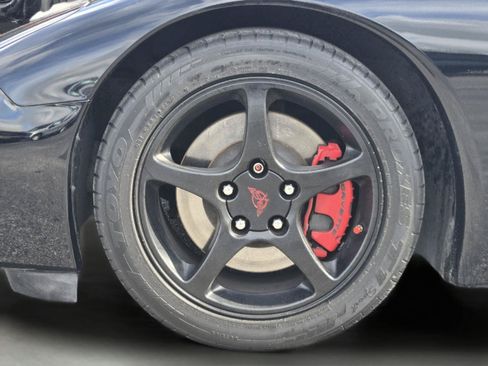 Used 2004 Chevrolet Corvette Coupe w/ Preferred Equipment Group RWD image 11