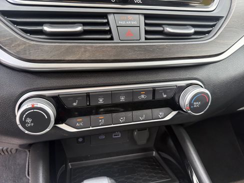 Used 2023 Nissan Altima 2.5 SV w/ SV Premium Package AWD/4WD image 25