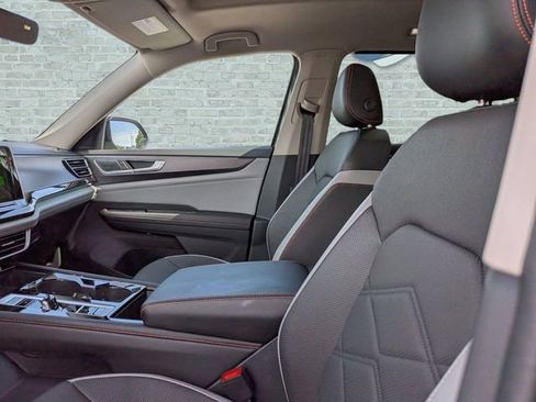 Certified 2025 Volkswagen Atlas Peak Edition SE AWD/4WD image 21