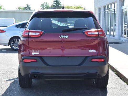 Used 2015 Jeep Cherokee Latitude w/ Cold Weather Group AWD/4WD image 8
