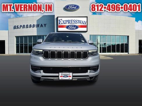 Used 2022 Jeep Wagoneer Series III AWD/4WD image 3