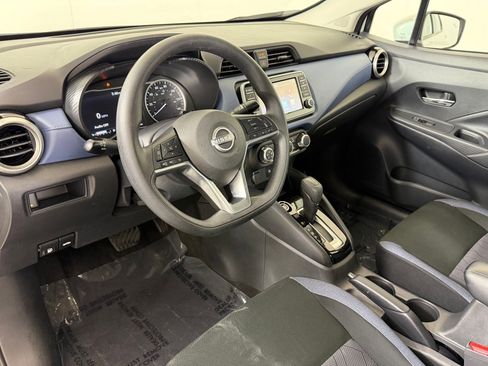 Used 2025 Nissan Versa SV FWD image 4