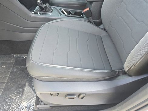New 2026 Volkswagen Taos SE image 12