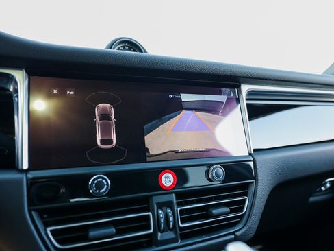 Certified 2026 Porsche Macan image 19