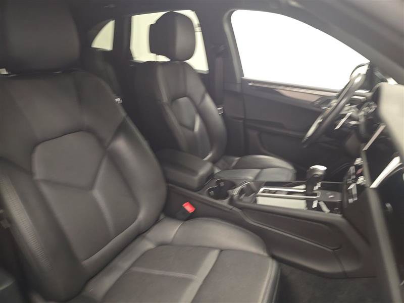 Used 2024 Porsche Macan AWD/4WD image 9