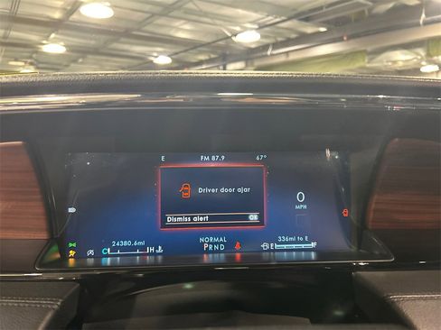 Used 2023 Lincoln Navigator Reserve image 14