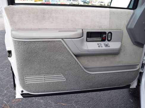 Used 1994 Chevrolet Blazer 4WD image 25