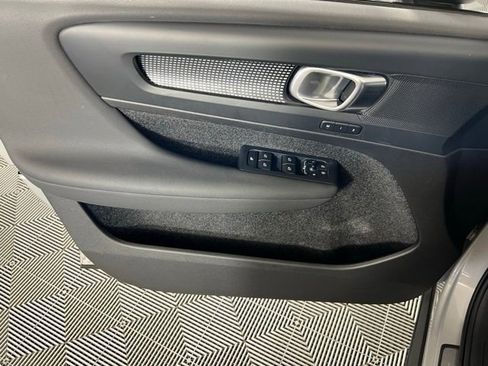Used 2024 Volvo XC40 B5 Plus image 27