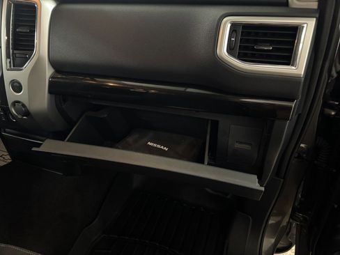 Used 2017 Nissan Titan SV image 54