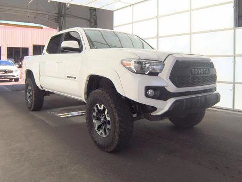 Used 2022 Toyota Tacoma SR5 w/ Technology Package AWD/4WD image 5