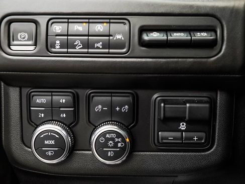 Used 2023 GMC Yukon Denali Ultimate AWD/4WD image 44