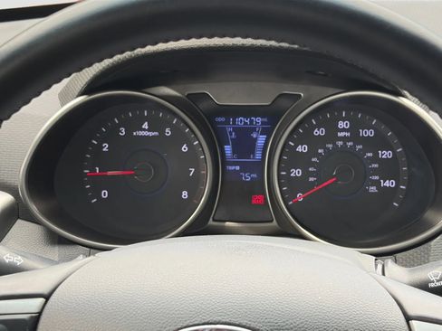 Used 2014 Hyundai Veloster w/ Style Package 02 FWD image 28