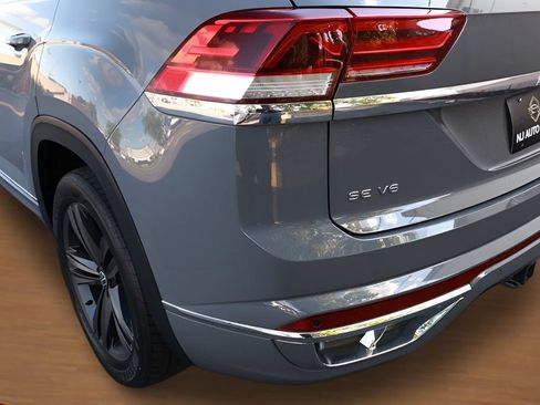 Used 2021 Volkswagen Atlas Cross Sport SE w/ V6 Towing Package FWD image 12