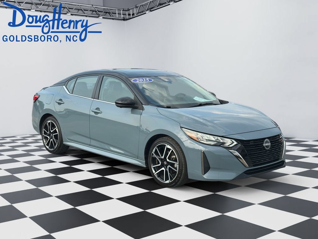 Used 2025 Nissan Sentra SR w/ SR Premium Package FWD image 7
