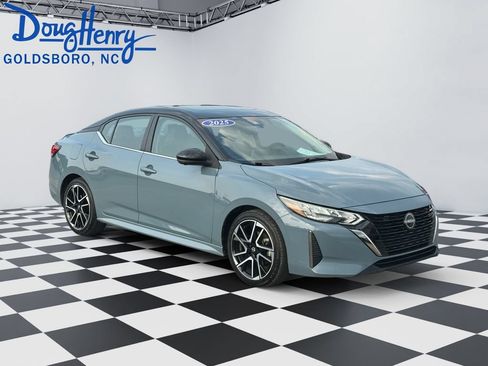 Used 2025 Nissan Sentra SR w/ SR Premium Package FWD image 7