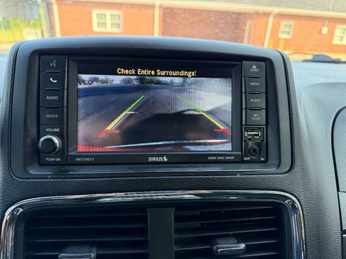 Used 2016 Dodge Grand Caravan SXT w/ UConnect Hands-Free Group FWD image 20