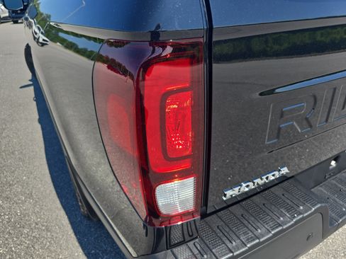 Certified 2025 Honda Ridgeline Black Edition image 33