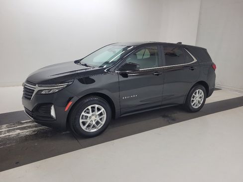Used 2024 Chevrolet Equinox LT image 2